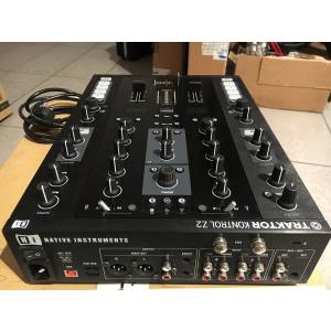 MIXER DJ NATIVE INSTRUMENTS TRAKTOR Z2