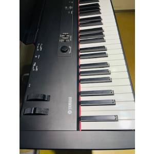 STAGE PIANO YAMAHA CP33